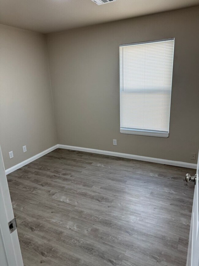 Building Photo - Fully Renovated 3 Bedroom Duplex in the he...