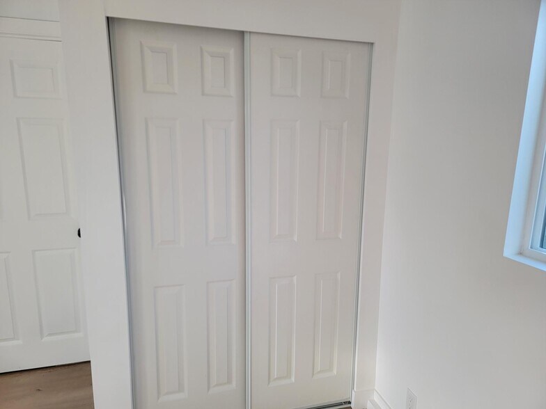 Building Photo - 8909 S Halldale Ave