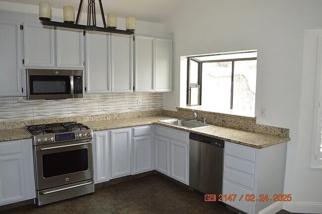 Building Photo - 625 Berlin Way
