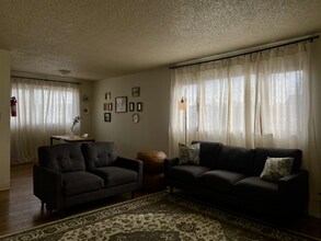 Building Photo - 3520 E 42nd Ave