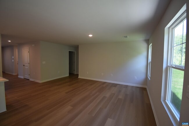 Building Photo - 335 Horse Path Dr