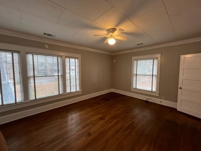 Building Photo - Beautifully rehabbed 4 Bedroom 2 Bath olde...