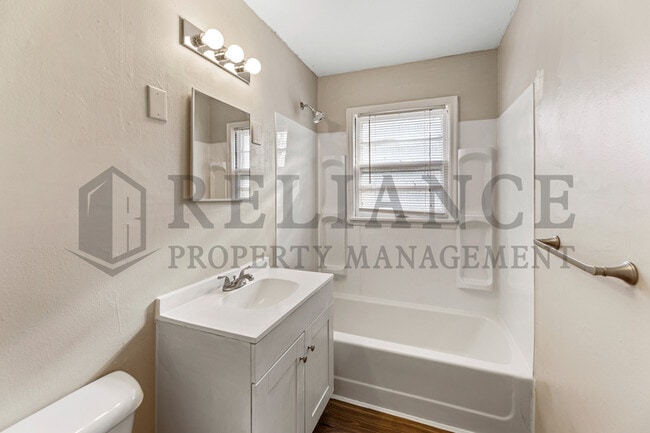 Building Photo - 628 S Mission Rd