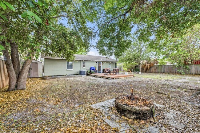 Building Photo - 3913 W Wallace Ave
