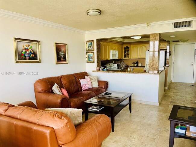 Building Photo - 2555 Collins Ave