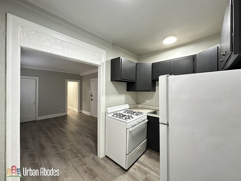 Building Photo - 1350 N Dearborn St