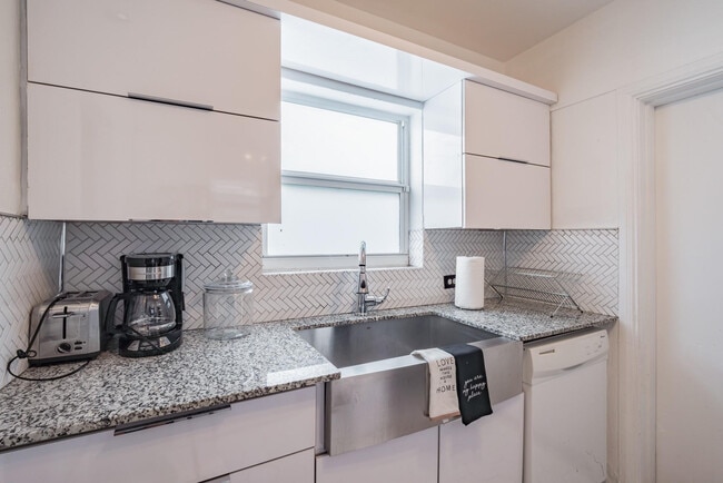 Building Photo - 1016 Street