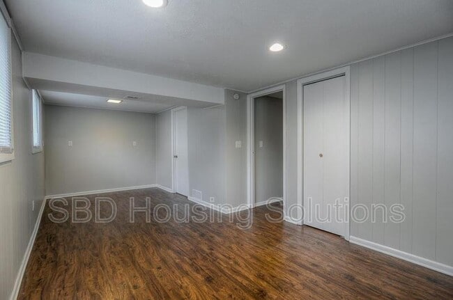 Building Photo - 9524 Wallace Ave