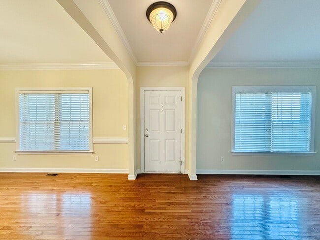 Building Photo - 5 BD, 4 BA Beautiful Wakefield Home