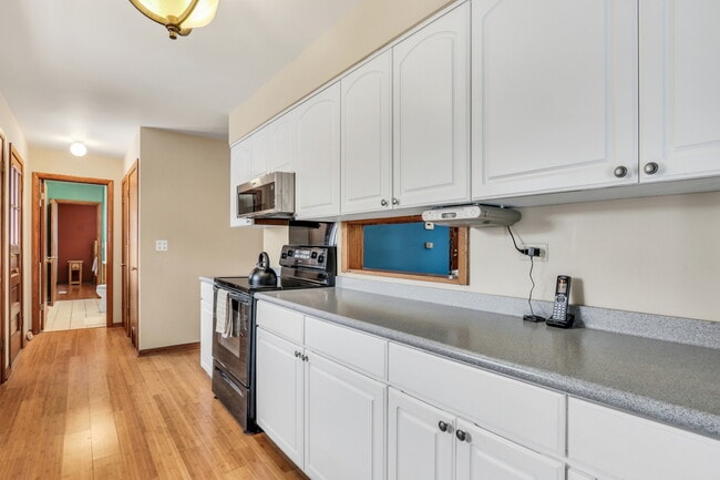 Building Photo - 826 Crestfield Ave
