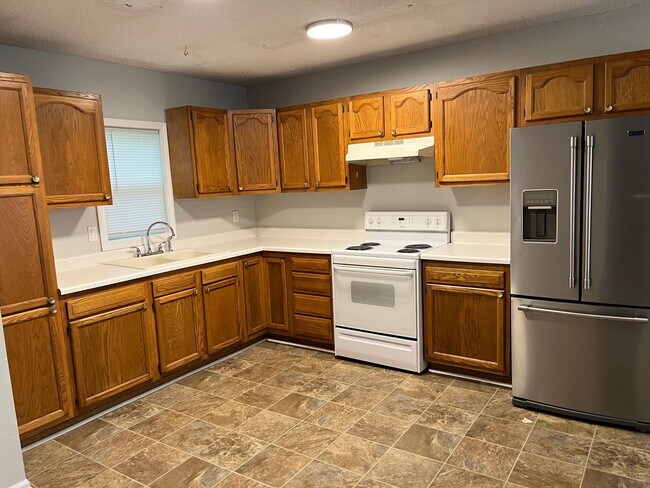 Building Photo - Step inside!  You will love what you see.