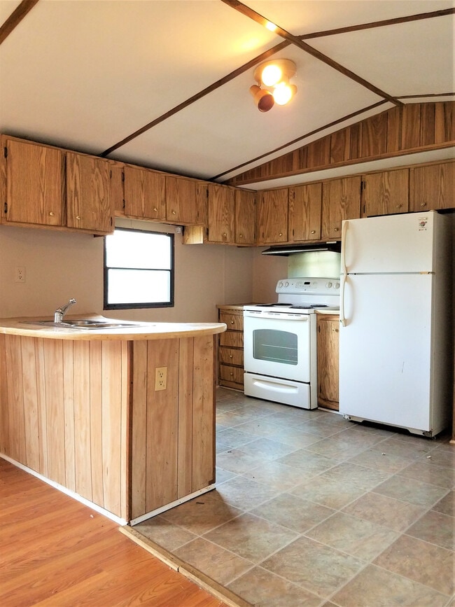 Building Photo - 2979 Hwy 16 N. Unit #10
