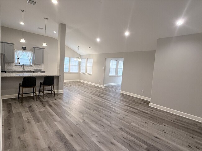 Building Photo - 802 Sundance Valley Dr