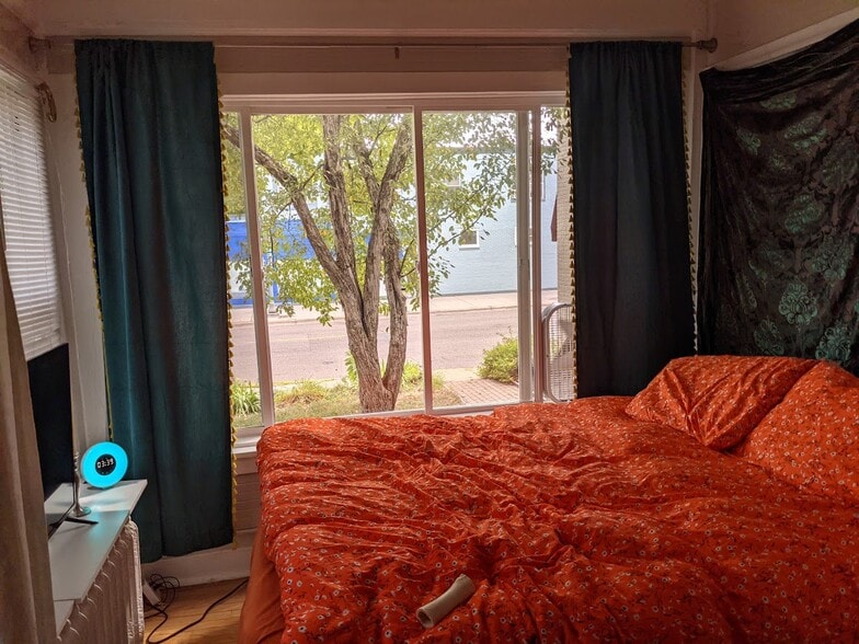 Sunroom with French doors & lots of natural light - 1335 W Minnehaha Ave