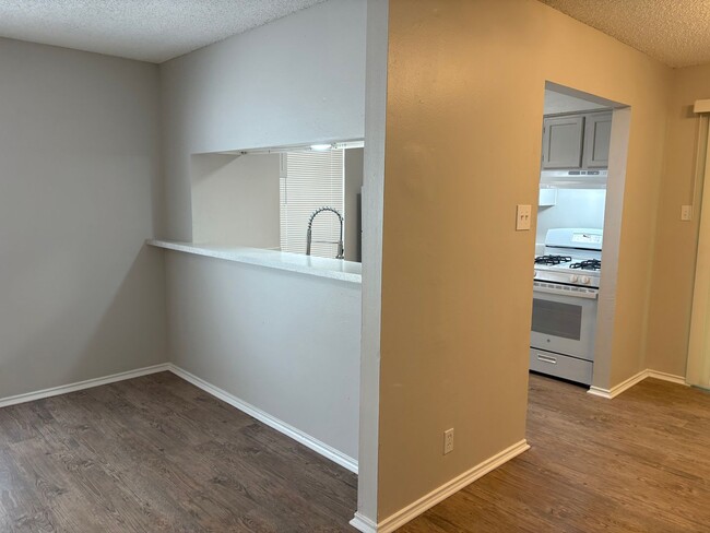 Building Photo - Newly Renovated Duplex - Northwest San Ant...