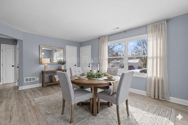 Building Photo - 9722 Lorna Ln