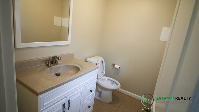 Building Photo - 125 Teakwood Ln