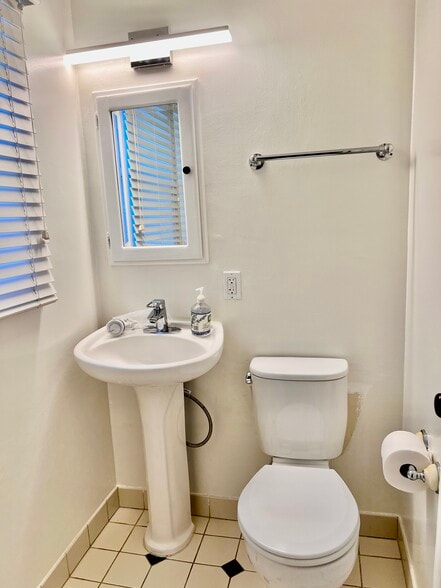 Building Photo - 5518 Riviera Way