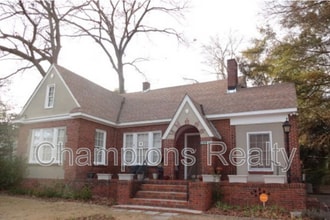 Building Photo - 1721 St Elmo Dr