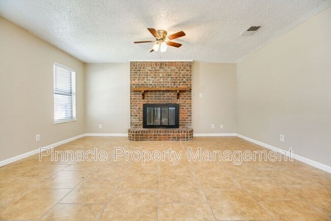 Building Photo - 1427 Gregory Dr