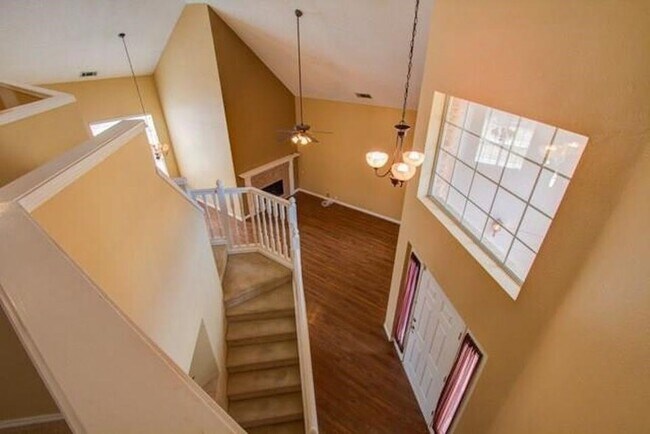 Building Photo - 6908 Chateau Dr