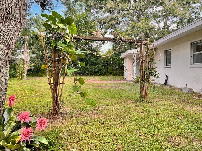 Building Photo - Three-Bedroom Home with Spacious Family Bo...