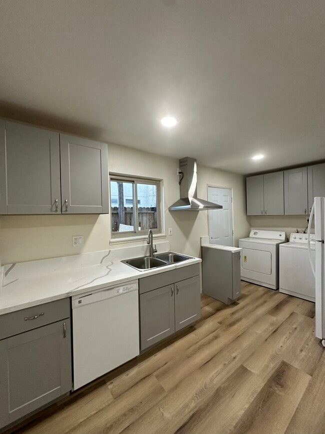 Building Photo - 519 E Ridgecrest Blvd