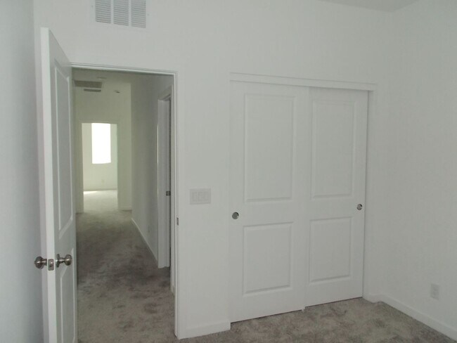 Building Photo - Welcome to Alderidge Townhomes!