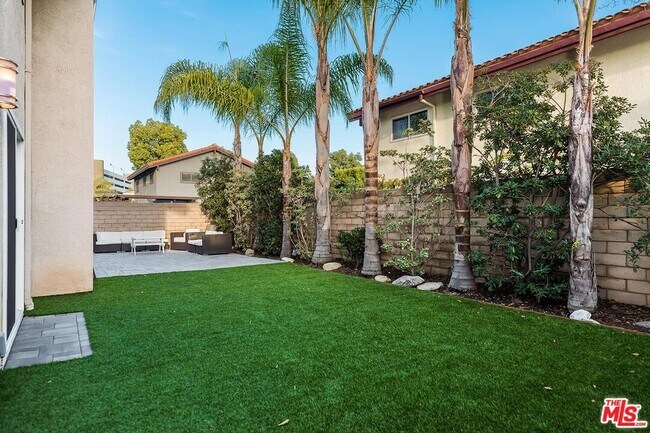 Building Photo - 10754 Garland Dr