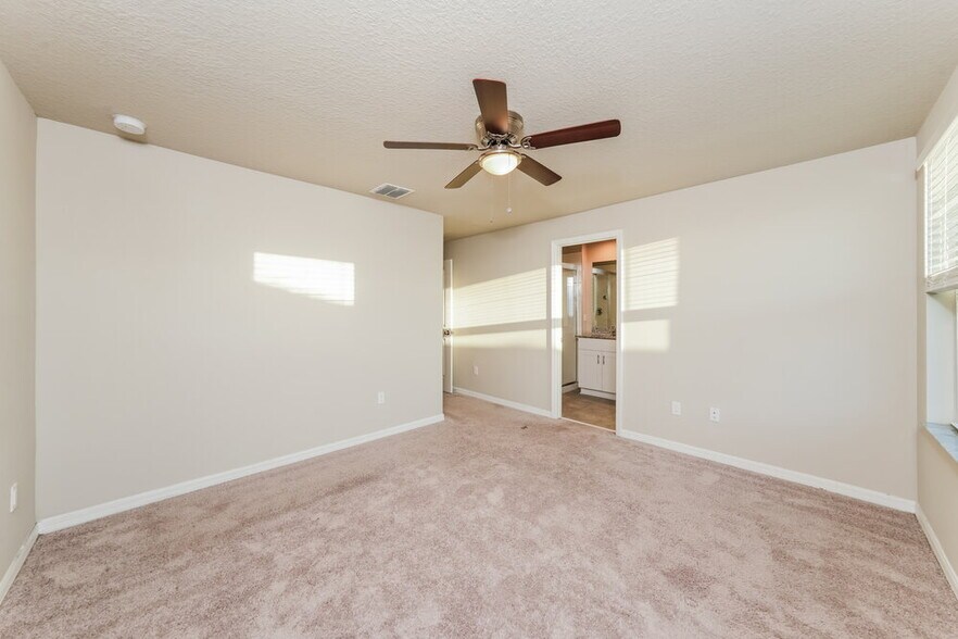 Building Photo - 4030 Hot Springs Ave