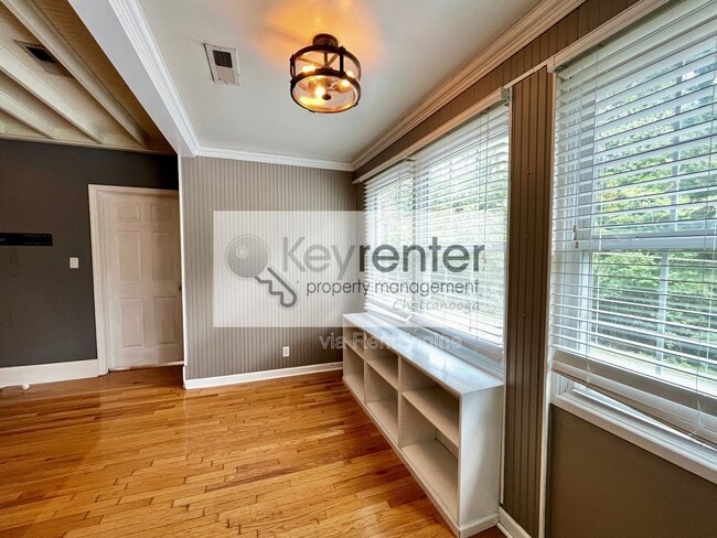 Building Photo - 904 Boylston St