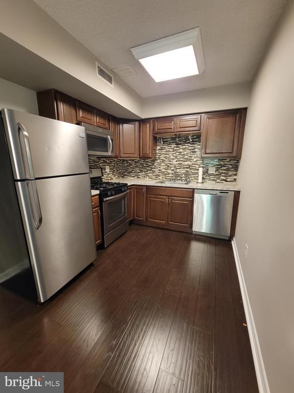 Building Photo - 411 Stiles Ave