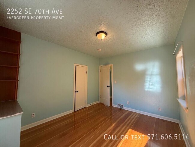 Building Photo - 2252 SE 70th Ave