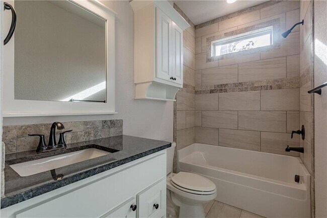 Building Photo - 489 E Ozark View Drive