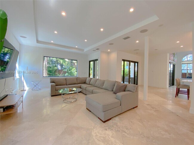 Building Photo - 2561 Trapp Ave