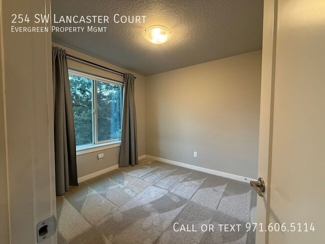 Building Photo - 254 SW Lancaster Ct