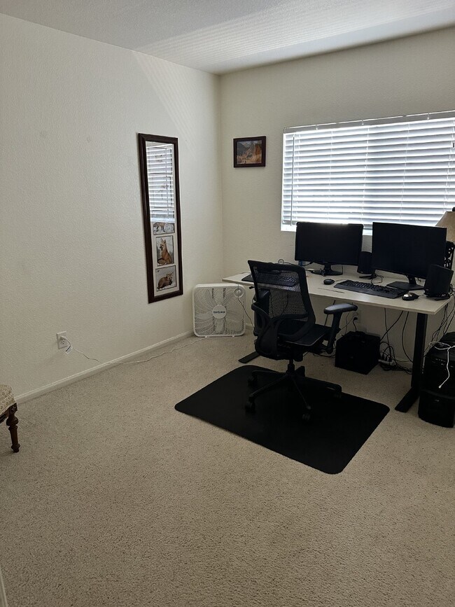 Building Photo - "Spacious & Stylish 3-Bed Townhouse in Eng...