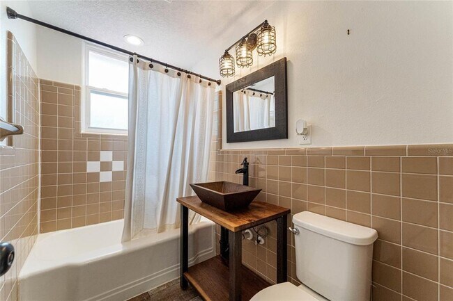 Building Photo - 2351 Westminster Ct