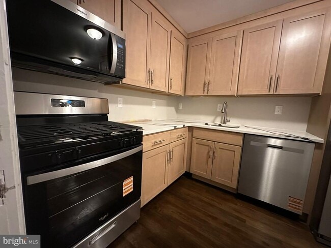 Building Photo - 936 Oakmont St