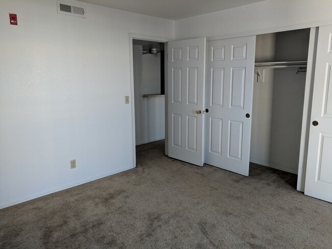 Building Photo - 3550 Bay Sands Dr