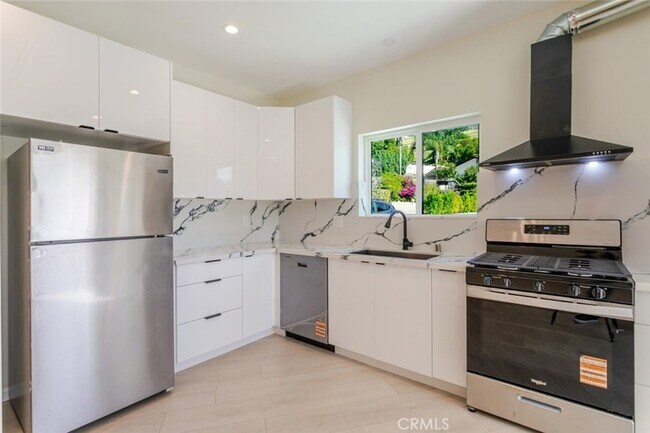 Building Photo - 10787 Las Lunitas Ave