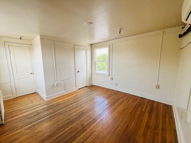 Building Photo - 151 College Ave