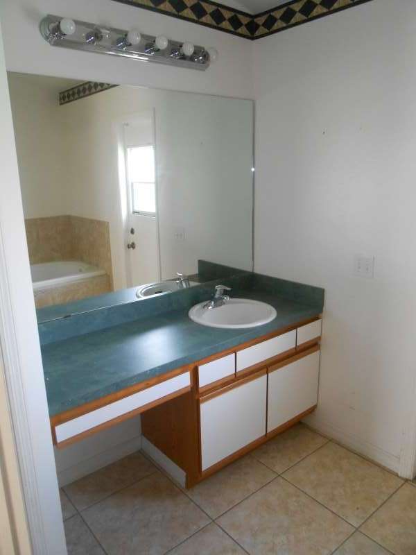 Building Photo - 909 Gateshead Ct