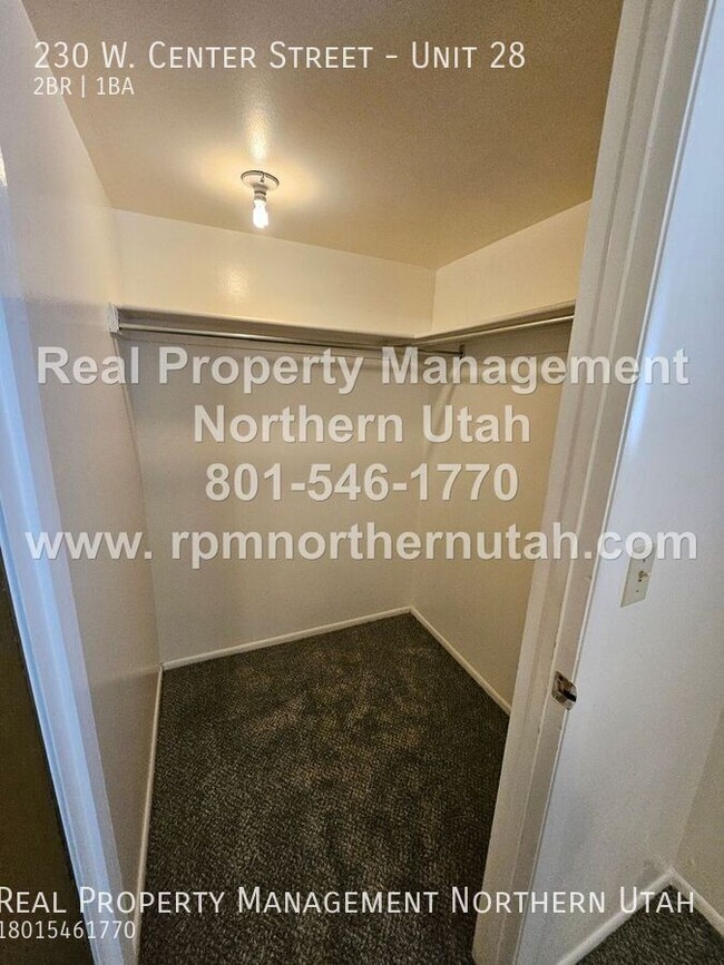 Building Photo - 2 Bedroom 1 Bath Bountiful Apartment Now A...