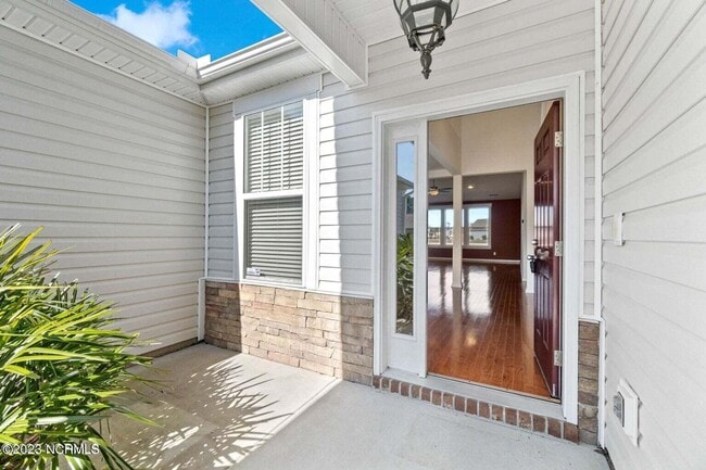 Building Photo - BEAUTIFUL HOME AVAILABLE APRIL 1ST