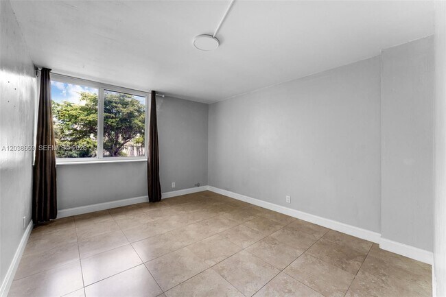 Building Photo - 9001 SW 77th Ave