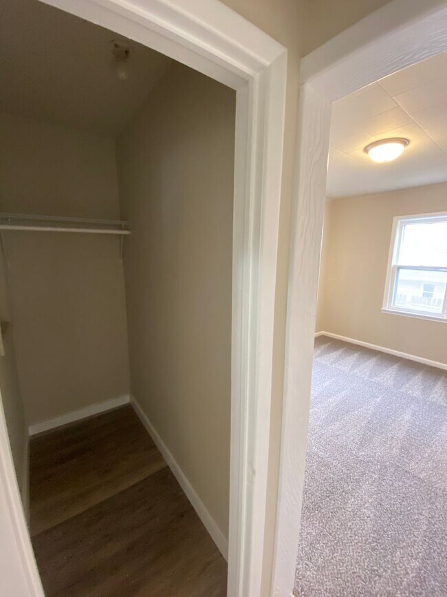 Building Photo - Cozy 2 Bedroom 1 Bath