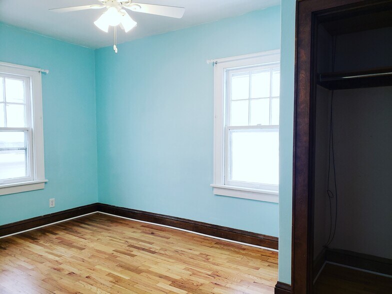 Building Photo - 335 W Cortland Ave