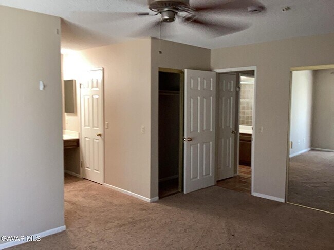 Building Photo - 43430 Sierra Vista Dr