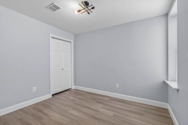 Building Photo - 1521 S 19th St